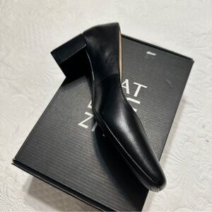 Naturalizer  black pumps 10M leather. Like new, beautiful fit. 2 inch heels.